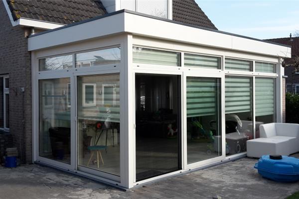 Strakke aanbouw